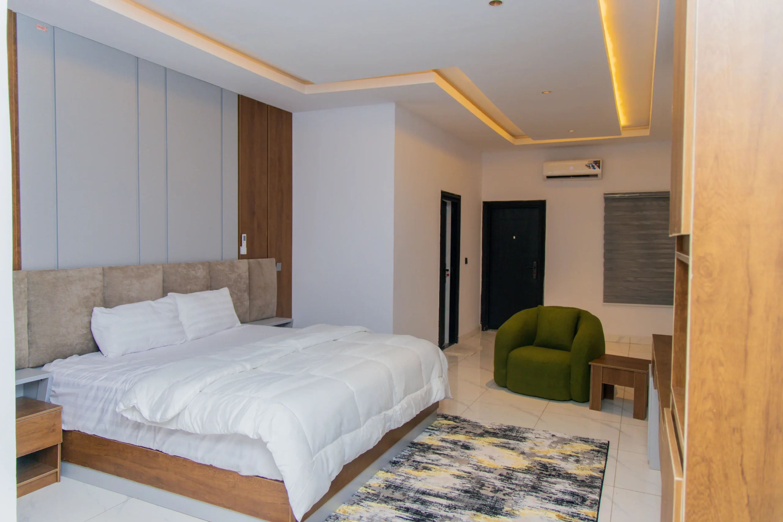 4-Bedroom Luxury Apartment at HOUZ 112
